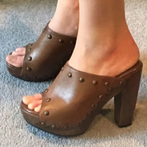 Stuart Weitzman Sequoia Brown Leather Studded Open Toe Wood Clogs - Size 6.5 - Picture 2 of 9